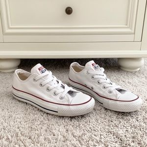 White Chuck Taylor All Star Converse